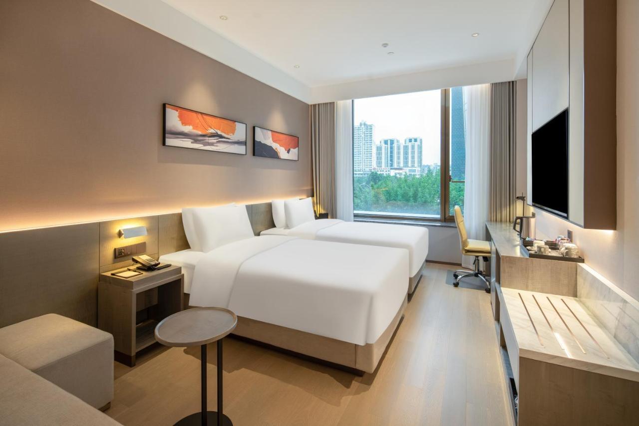 Hyatt Place Linyi People Square Exteriör bild